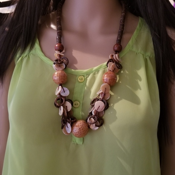 ❗5 For $2️⃣5️⃣ Bundle Sale❗️Wood & Shell Beaded Necklace - Picture 2 of 4